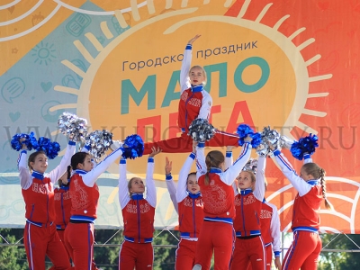 ����� ����