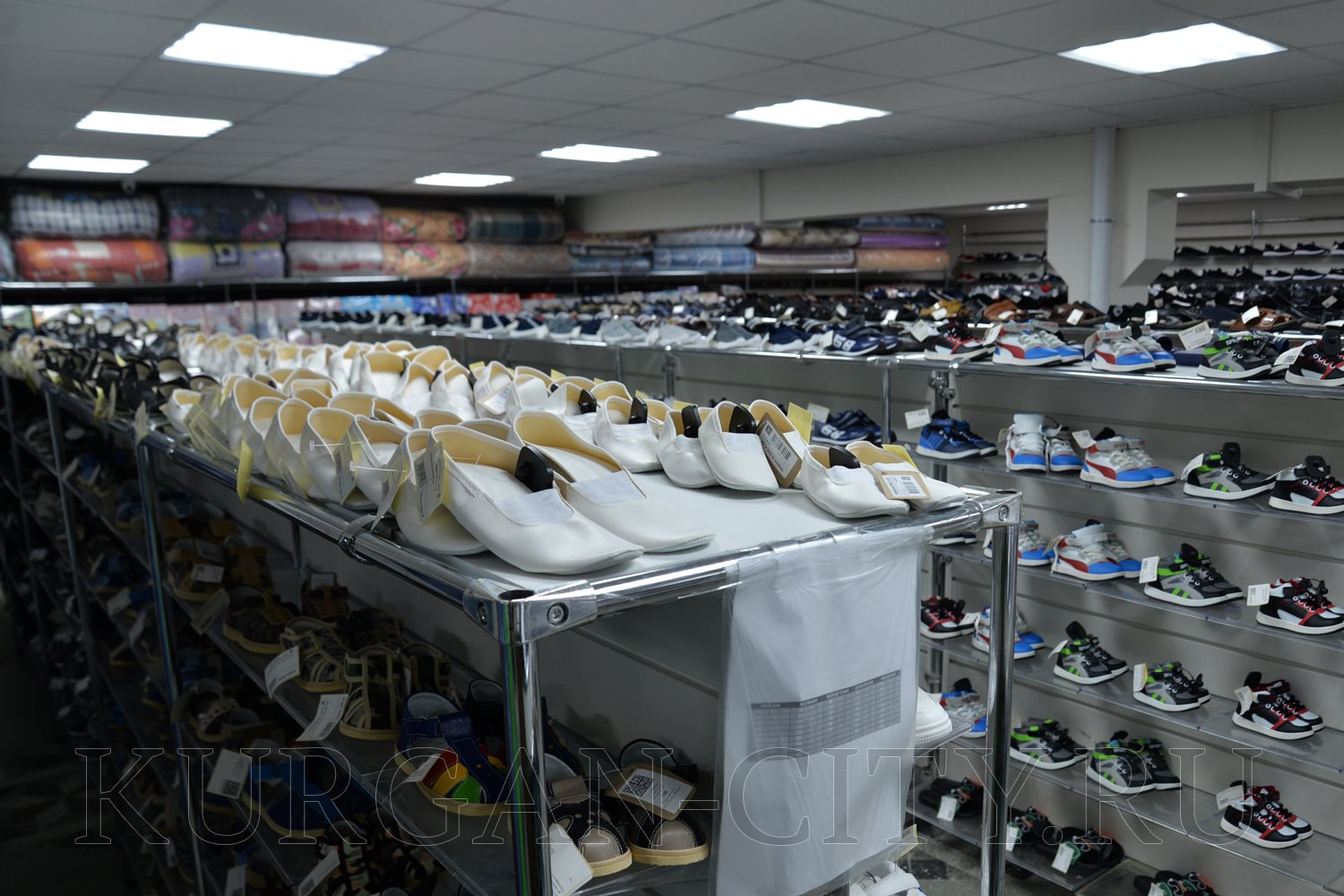 Галактика одежда и обувь. Одежда обувь курган. Магазин планета барыш. Галактика магазин одежды и обуви. Магазин обуви в кургане.