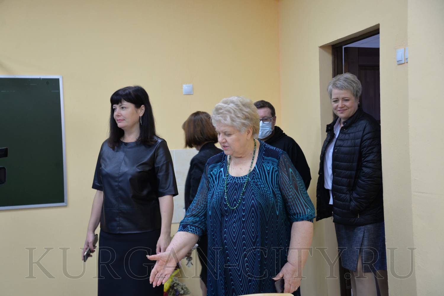 директор 22 школы курган. диана директор школы умоляю увольняют учителя марка. колесников андрей викторович профессор. эльвира гончар курган. преподаватели школы 24 курган.