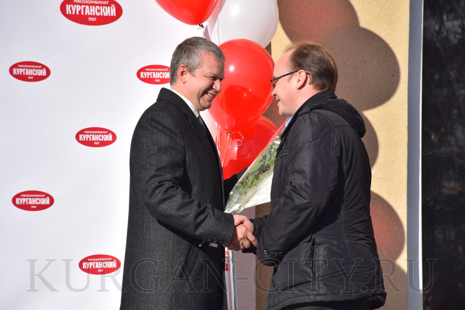 Глава города Кургана Андрей Потапов поздравил работников Курганского мясокомбина