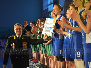 ���-������