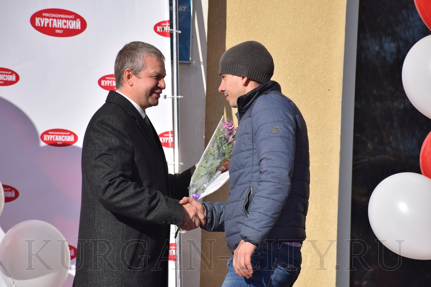 Глава города Кургана Андрей Потапов поздравил работников Курганского мясокомбина