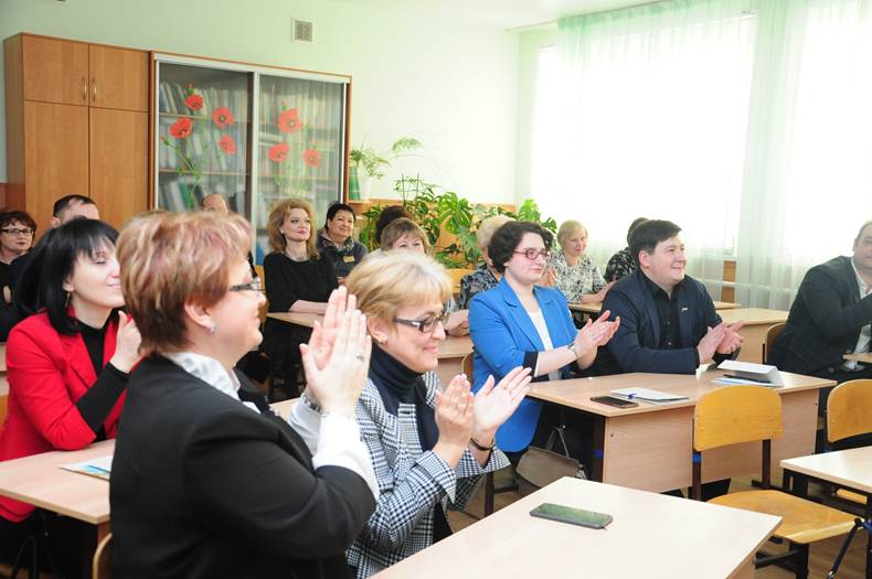 Сайт гимназии 27 барнаул. Школа 27 барнаул. Стадион гимназии 27 барнаул. Гимназия 27. Гимназия 27 барнаул.